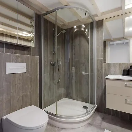 Stylish Paupys Loft With Balcony & View With Free Parking
